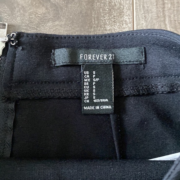 Women’s Forever21 asymmetrical black and white skirt - Picture 5 of 6